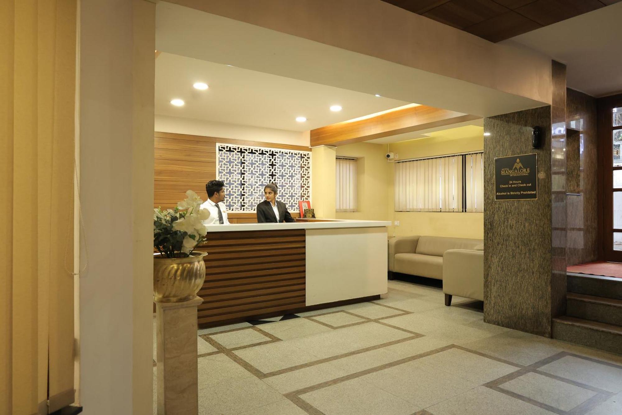 Hotel Mangalore International Екстериор снимка