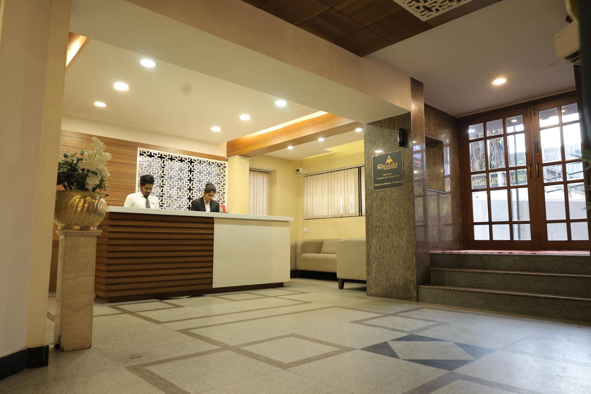 Hotel Mangalore International Екстериор снимка